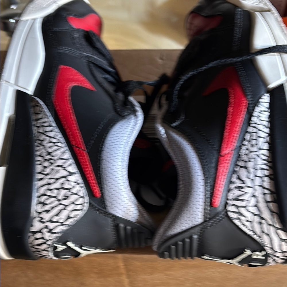 Nike Jordan legacy CD7069-006mens shoes Red and Black Sneakers - Picture 2 of 6